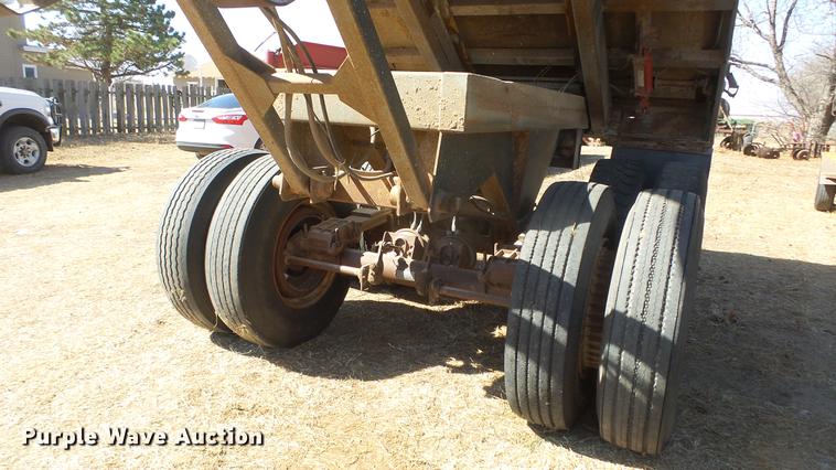 image for item DC0707 1993 Hilbilt end dump trailer