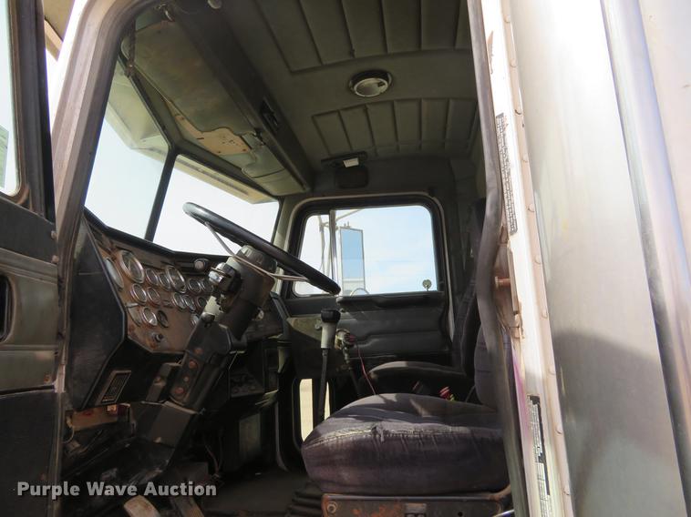 image for item DC0887 1996 Peterbilt 379 semi truck