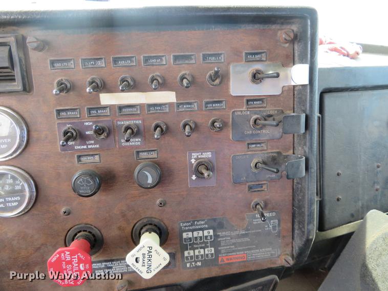 image for item DC0887 1996 Peterbilt 379 semi truck