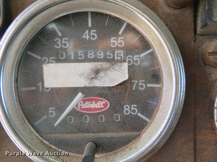 image for item DC0887 1996 Peterbilt 379 semi truck