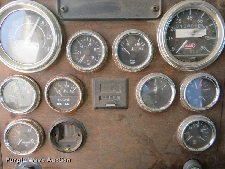 image for item DC0887 1996 Peterbilt 379 semi truck