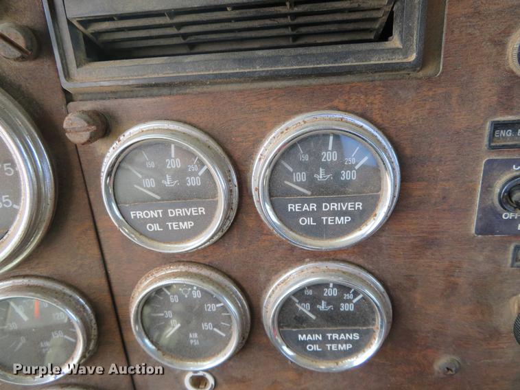 image for item DC0887 1996 Peterbilt 379 semi truck