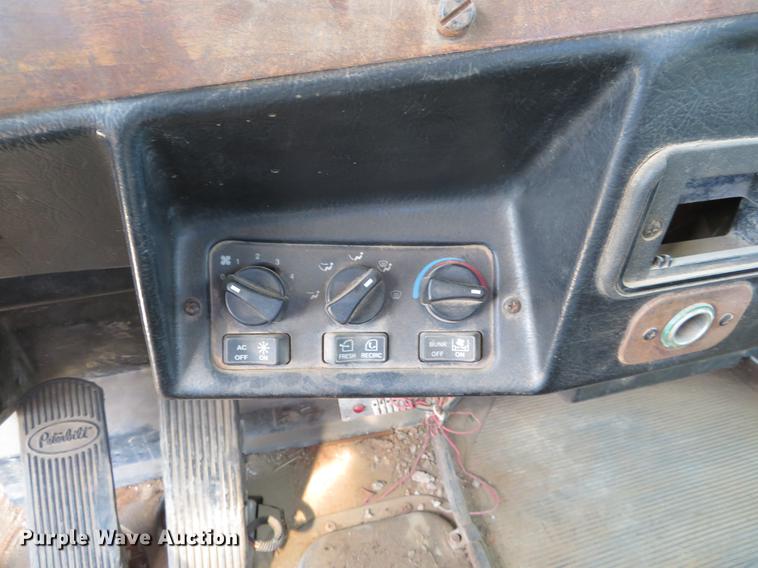 image for item DC0887 1996 Peterbilt 379 semi truck