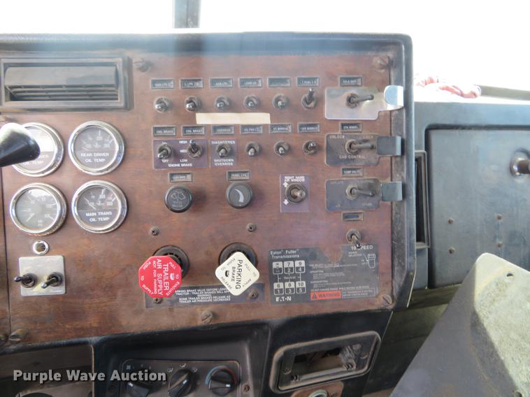 image for item DC0887 1996 Peterbilt 379 semi truck