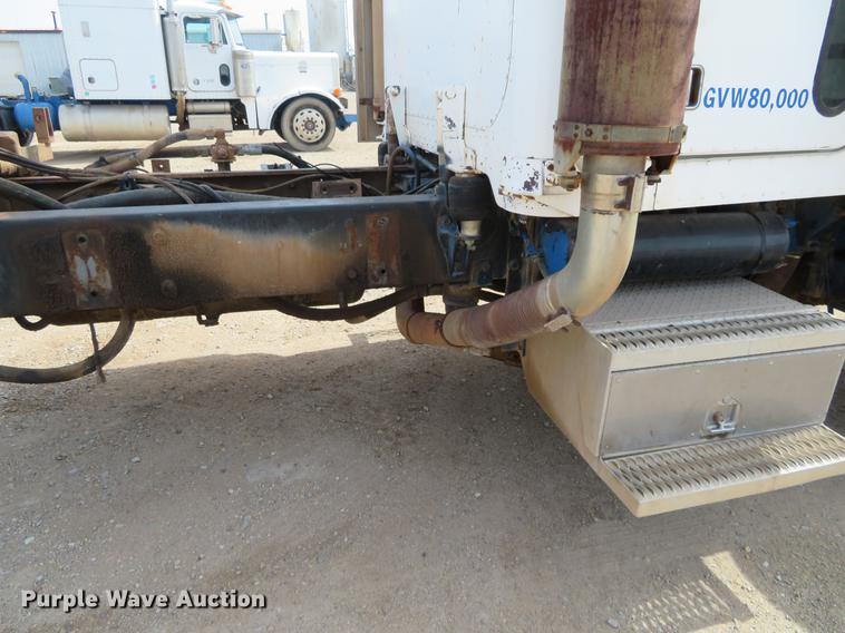 image for item DC0887 1996 Peterbilt 379 semi truck