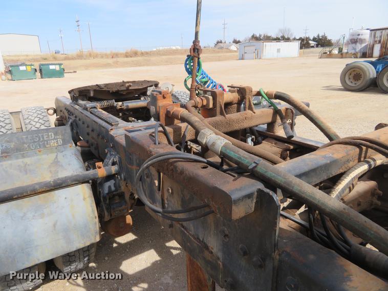 image for item DC0887 1996 Peterbilt 379 semi truck