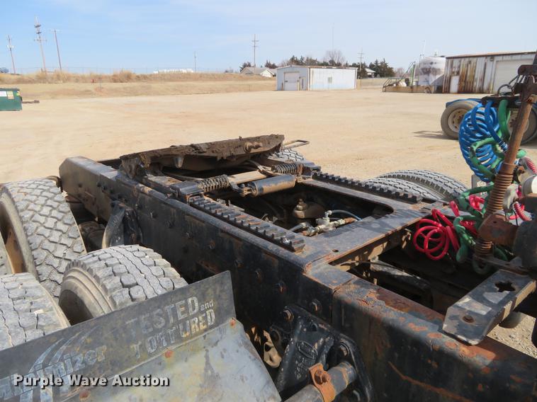 image for item DC0887 1996 Peterbilt 379 semi truck