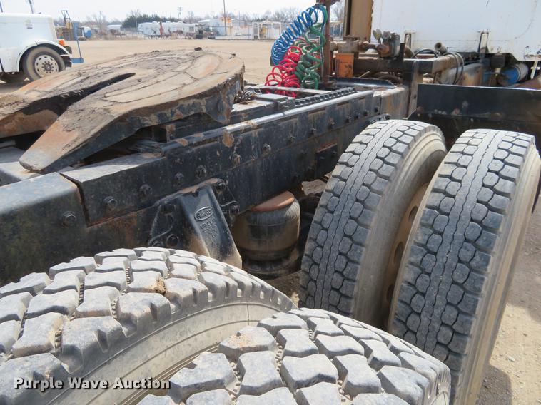 image for item DC0887 1996 Peterbilt 379 semi truck