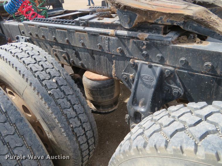 image for item DC0887 1996 Peterbilt 379 semi truck