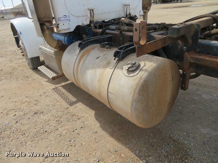 image for item DC0887 1996 Peterbilt 379 semi truck