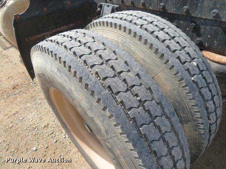 image for item DC0887 1996 Peterbilt 379 semi truck