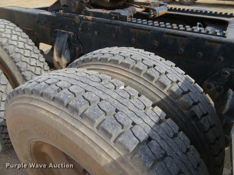 image for item DC0887 1996 Peterbilt 379 semi truck