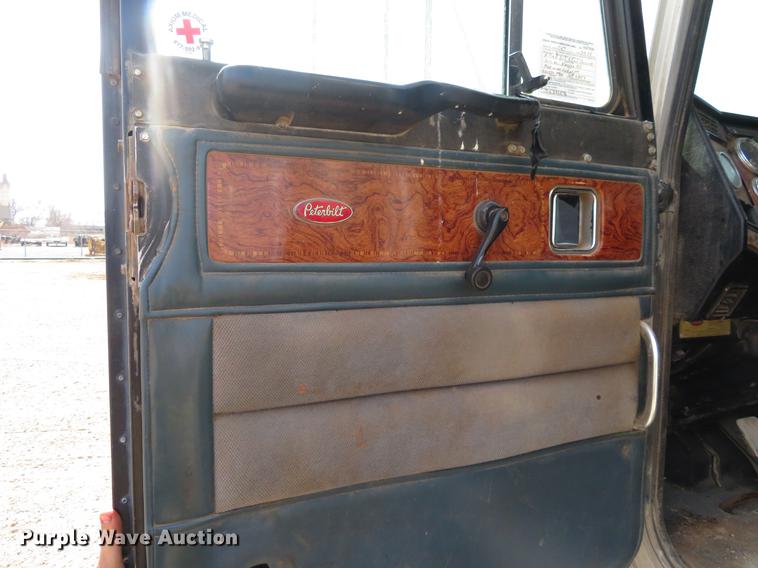 image for item DC0888 1996 Peterbilt 379 semi truck