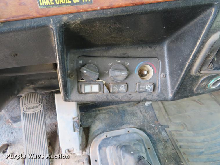 image for item DC0888 1996 Peterbilt 379 semi truck