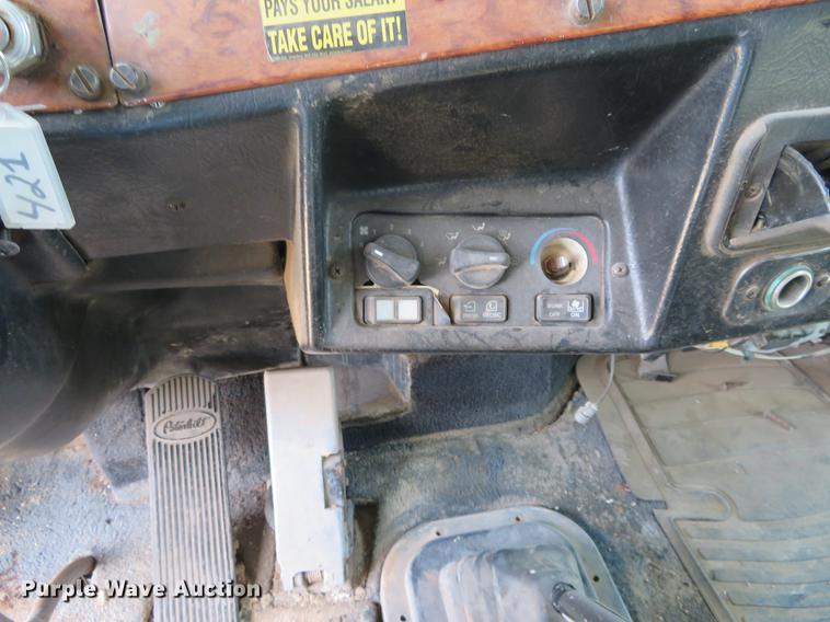 image for item DC0888 1996 Peterbilt 379 semi truck