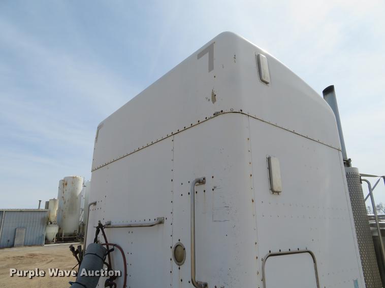 image for item DC0888 1996 Peterbilt 379 semi truck
