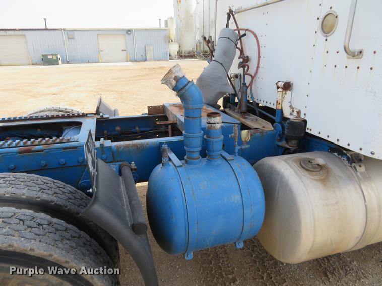 image for item DC0888 1996 Peterbilt 379 semi truck