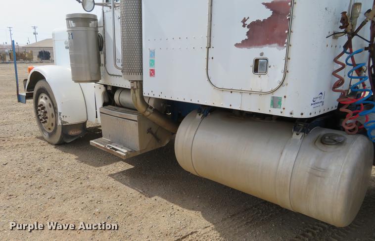 image for item DC0888 1996 Peterbilt 379 semi truck