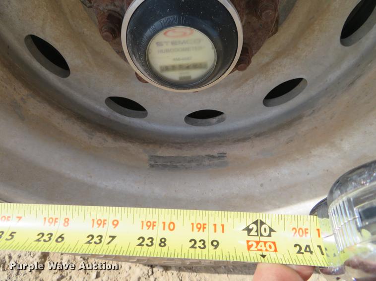 image for item DC0888 1996 Peterbilt 379 semi truck