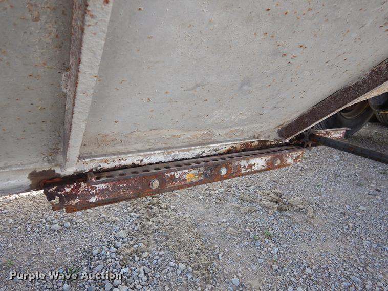 image for item DC5965 1979 Doonan double hopper bottom grain trailer