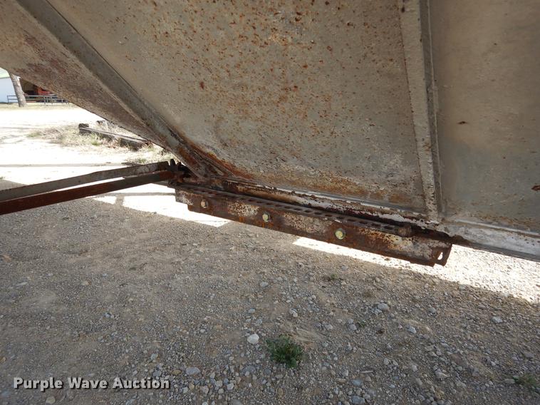 image for item DC5965 1979 Doonan double hopper bottom grain trailer