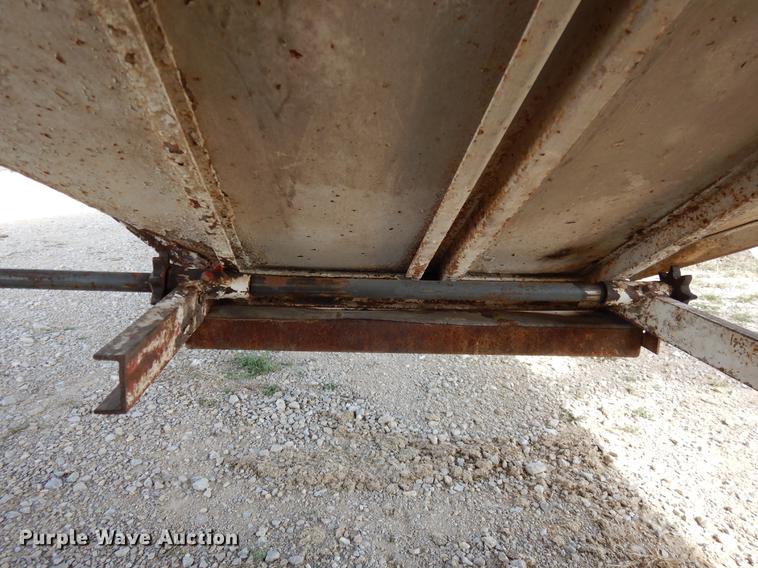 image for item DC5965 1979 Doonan double hopper bottom grain trailer