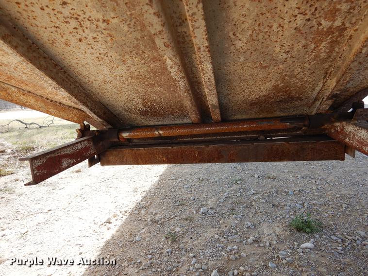 image for item DC5965 1979 Doonan double hopper bottom grain trailer