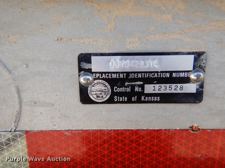 image for item DC5965 1979 Doonan double hopper bottom grain trailer