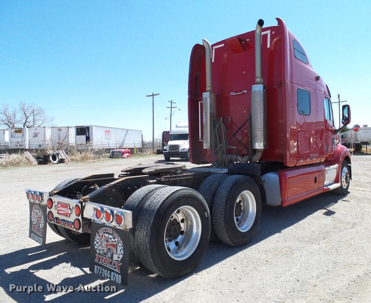 image for item DD1324 2006 Peterbilt 387 semi truck