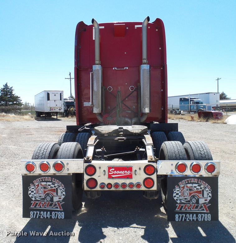 image for item DD1324 2006 Peterbilt 387 semi truck