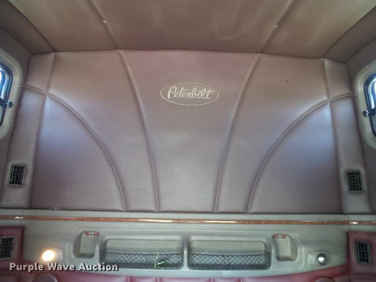 image for item DD1324 2006 Peterbilt 387 semi truck