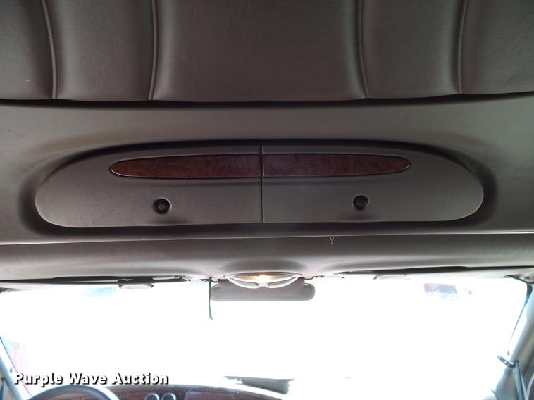 image for item DD1324 2006 Peterbilt 387 semi truck