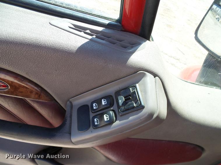 image for item DD1324 2006 Peterbilt 387 semi truck