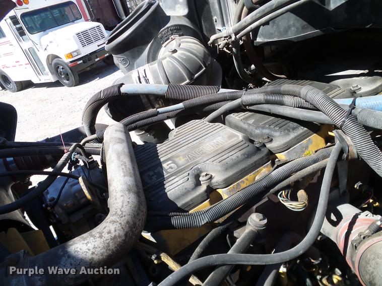 image for item DD1324 2006 Peterbilt 387 semi truck