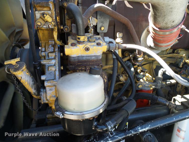 image for item DD1324 2006 Peterbilt 387 semi truck