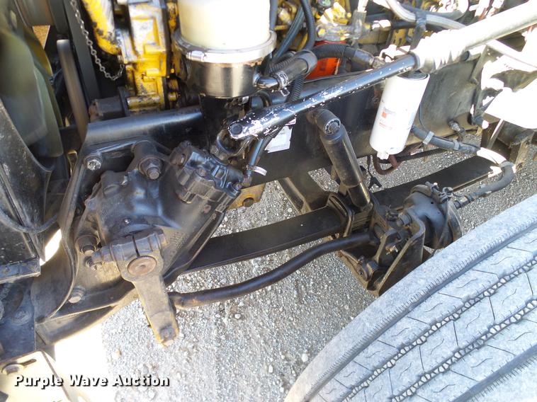 image for item DD1324 2006 Peterbilt 387 semi truck