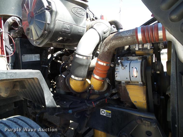 image for item DD1324 2006 Peterbilt 387 semi truck