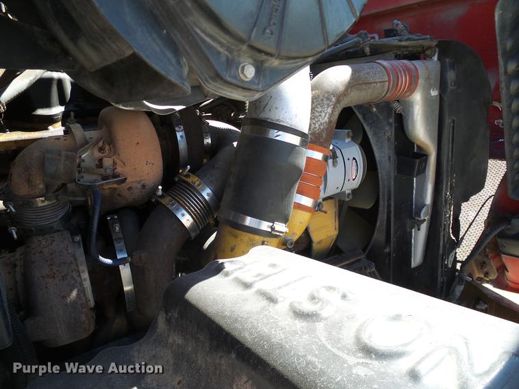 image for item DD1324 2006 Peterbilt 387 semi truck