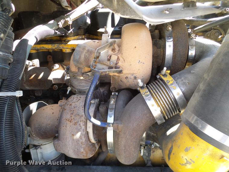 image for item DD1324 2006 Peterbilt 387 semi truck