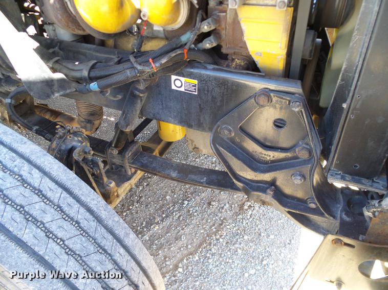 image for item DD1324 2006 Peterbilt 387 semi truck