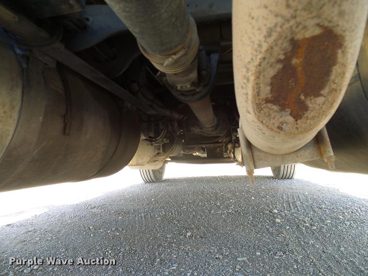 image for item DD1324 2006 Peterbilt 387 semi truck