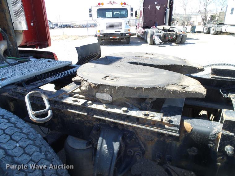 image for item DD1324 2006 Peterbilt 387 semi truck