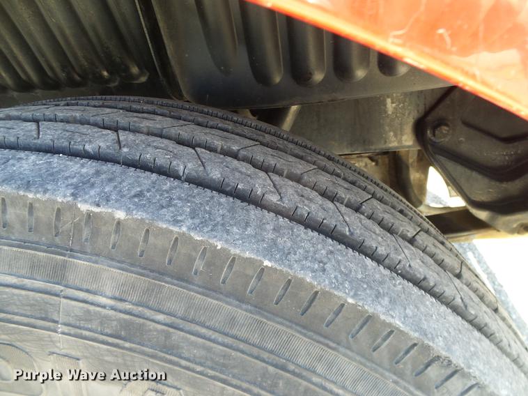 image for item DD1324 2006 Peterbilt 387 semi truck