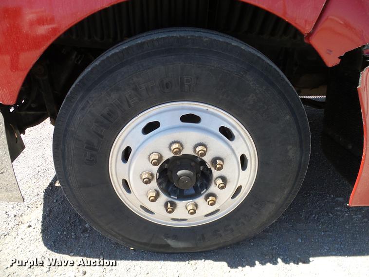 image for item DD1324 2006 Peterbilt 387 semi truck