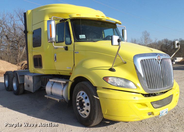 image for item DD1346 2012 International ProStar Plus semi truck