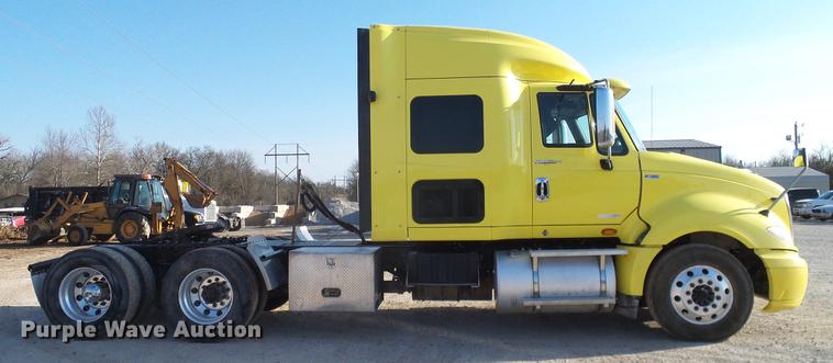 image for item DD1346 2012 International ProStar Plus semi truck