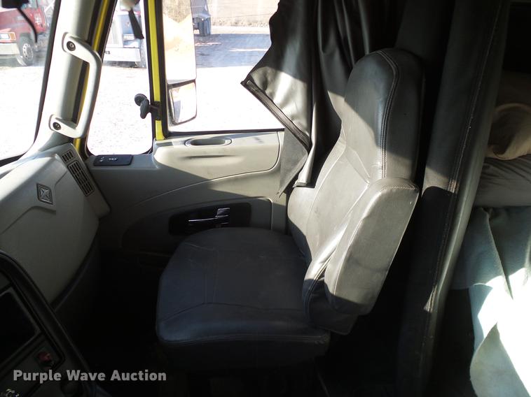 image for item DD1346 2012 International ProStar Plus semi truck