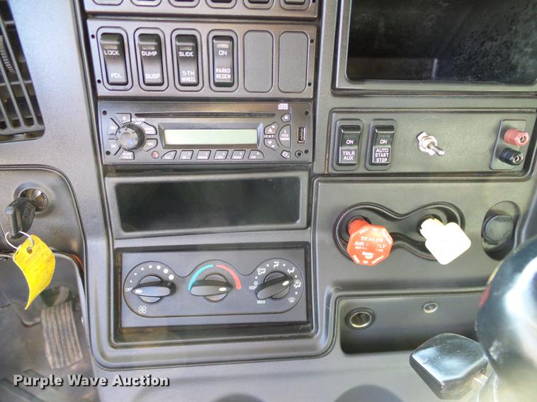 image for item DD1346 2012 International ProStar Plus semi truck