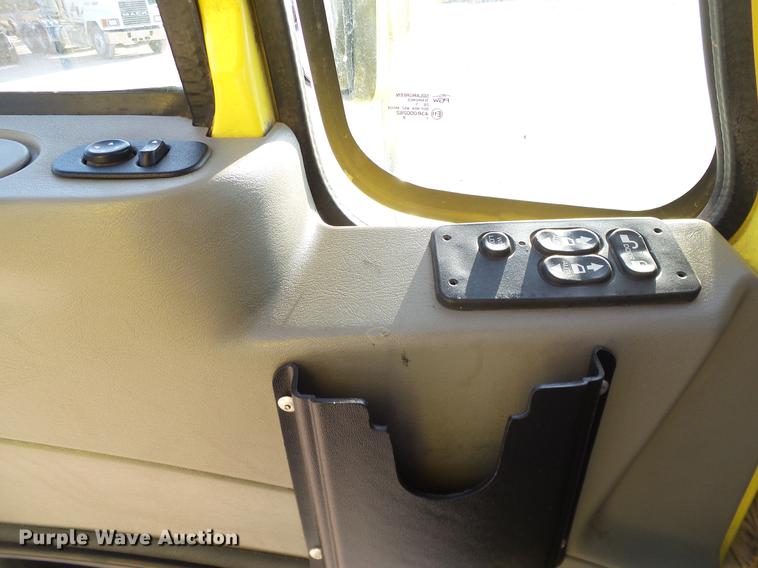 image for item DD1346 2012 International ProStar Plus semi truck