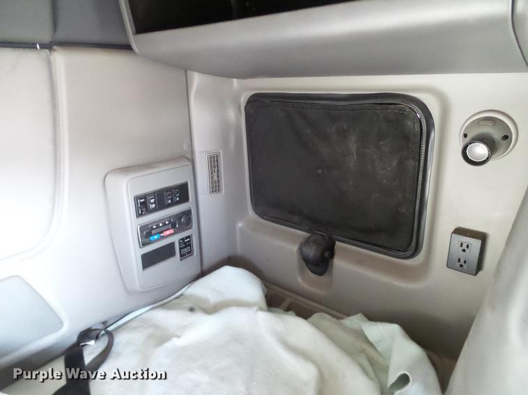 image for item DD1346 2012 International ProStar Plus semi truck